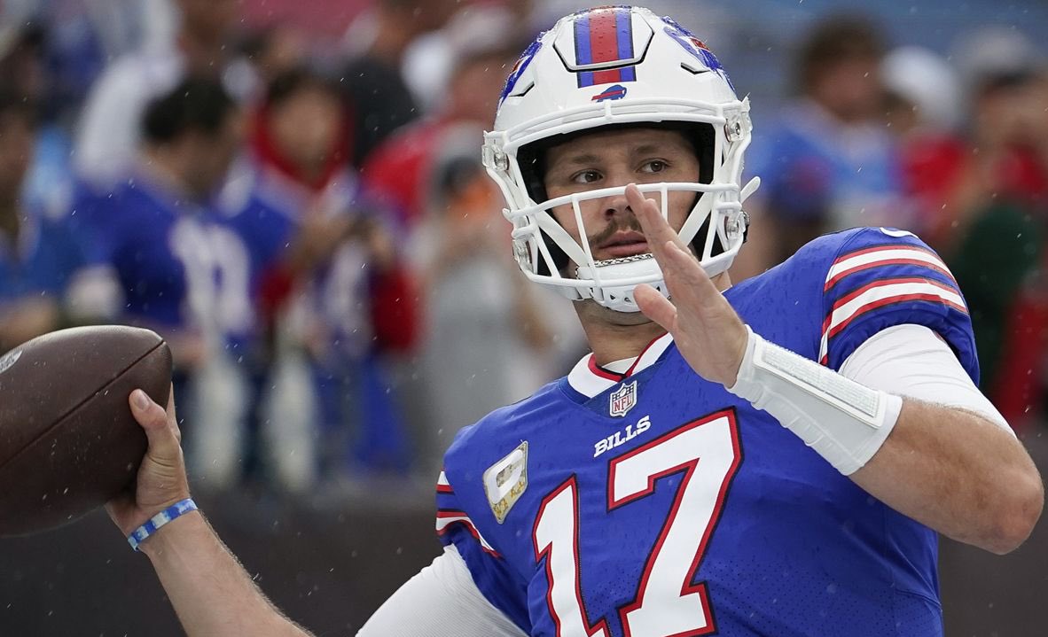 _bbrandonn_'s tweet photo. Quarterbacks to record back-to-back seasons of 5,000+ Total Yards and 40+ Total Touchdowns:

1. Drew Brees (2011 &amp; 2012)
2. Josh Allen (2021 &amp; 2022)

Stop sleeping on this man. https://t.co/vG6KSWGb4c