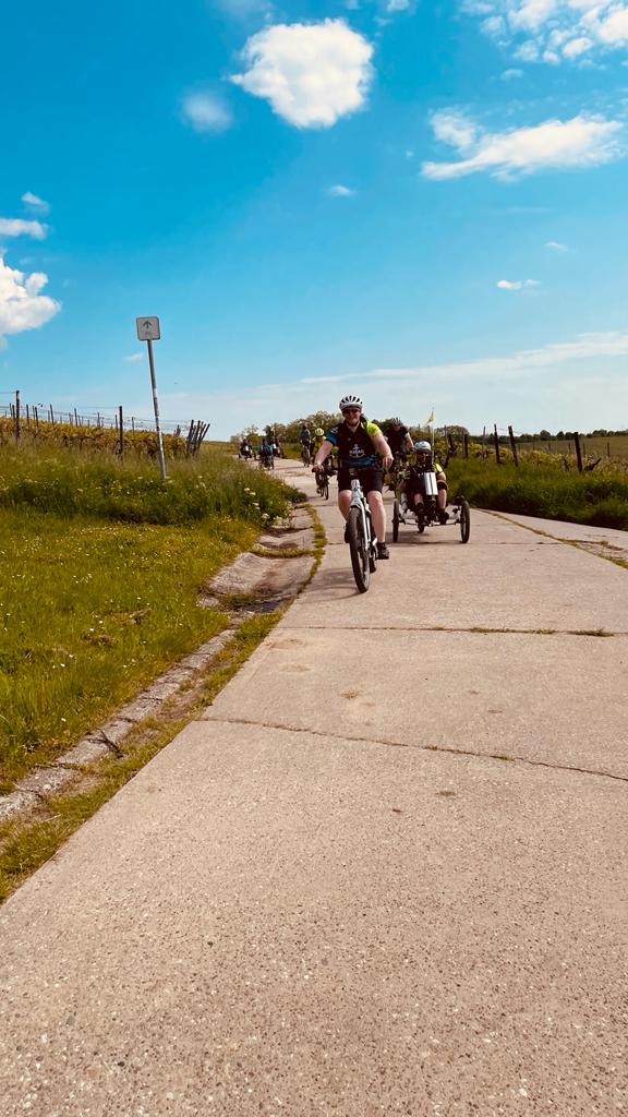 Siff66's tweet photo. Eine anstrengende dritte Etappe von Landau nach Baden-Baden. 80km, gewürzt mit vielen Anstiegen (800 Höhenmeter) und Gewittern. https://t.co/2tLXqpLeHo #MultipleSclerosis #MD https://t.co/fIsZxmZTz7