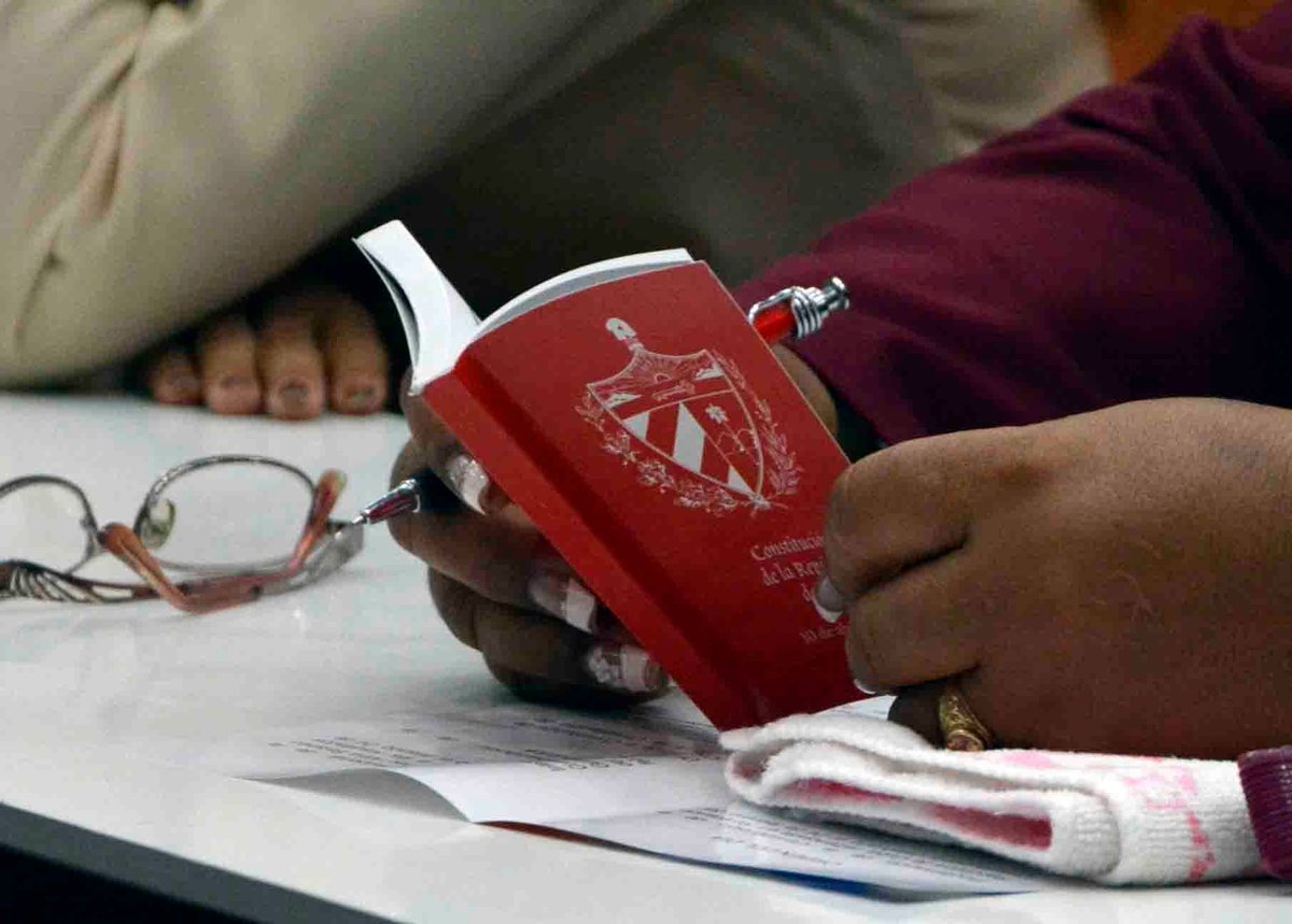 #Cuba 🇨🇺 Inicia semana y los diputados nos preparamos para debate legislativo de Proyecto de Ley de Comunicación Social el 25 de mayo, en sesión extraordinaria de Asamblea. Sostendremos encuentros con ponentes los días 17 y 18.
Disponible en parlamentocubano.cu #CubaLegisla