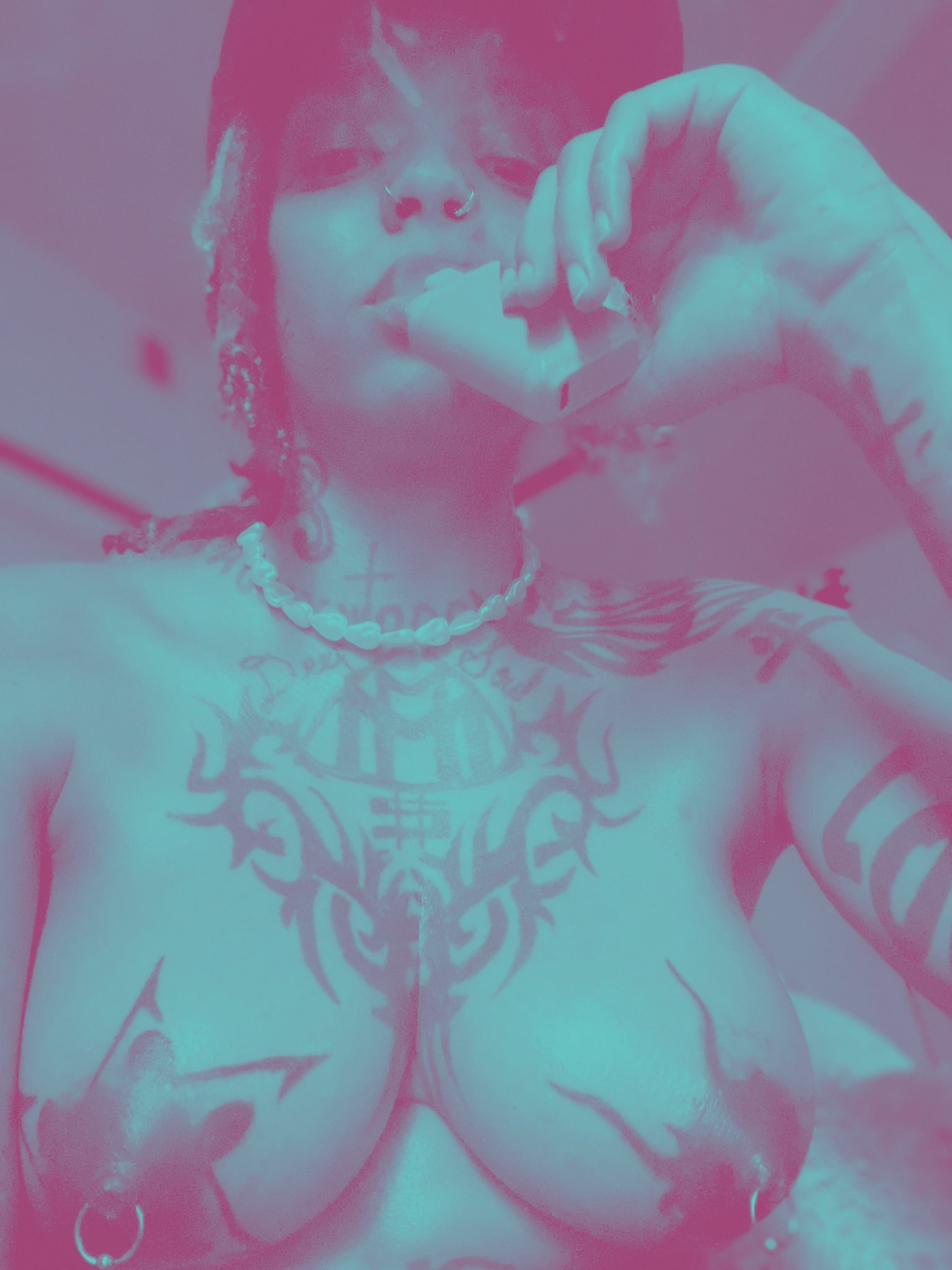 New nipple rings 🥰 #nsanejane https://t.co/hh2FjMY4Nl