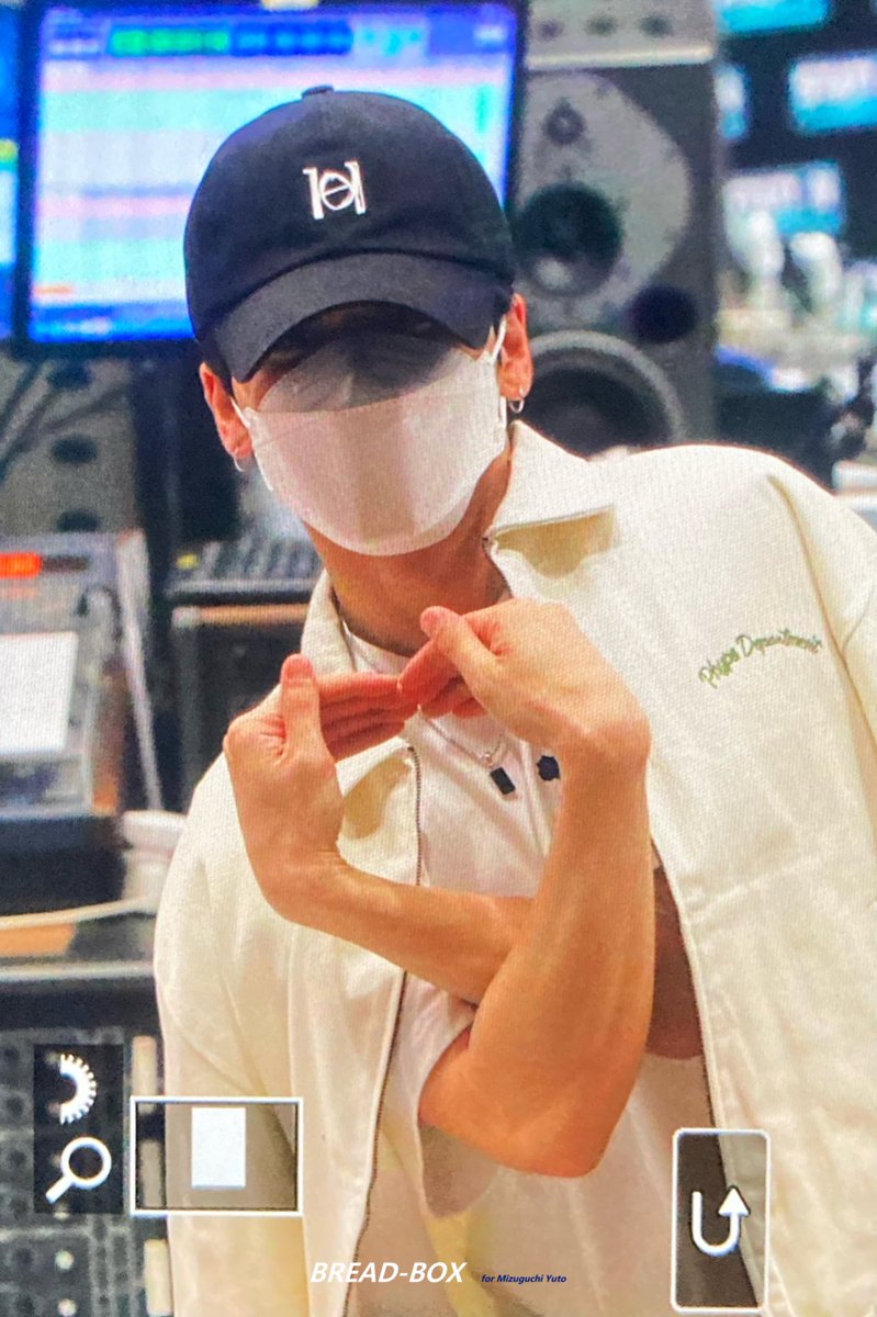 990316_breadbox's tweet photo. 230515 Preview
수고햇따 울또~!! 푹 쉬시오 🩵💙
#유 #유토 #U #YUTO #온앤오프 #ONF #Bread_box @WM_ONOFF https://t.co/uohnSVqfuI