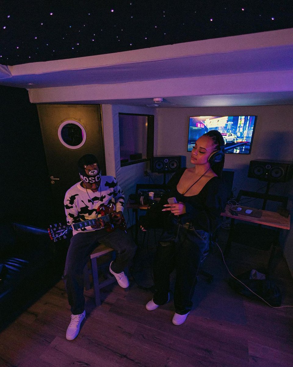 ENOWORLD9's tweet photo. "Prêt pour la suite ? " 🏴‍☠️🎶  ça promet du lourd pour @feejoke https://t.co/oHnUvriWBx