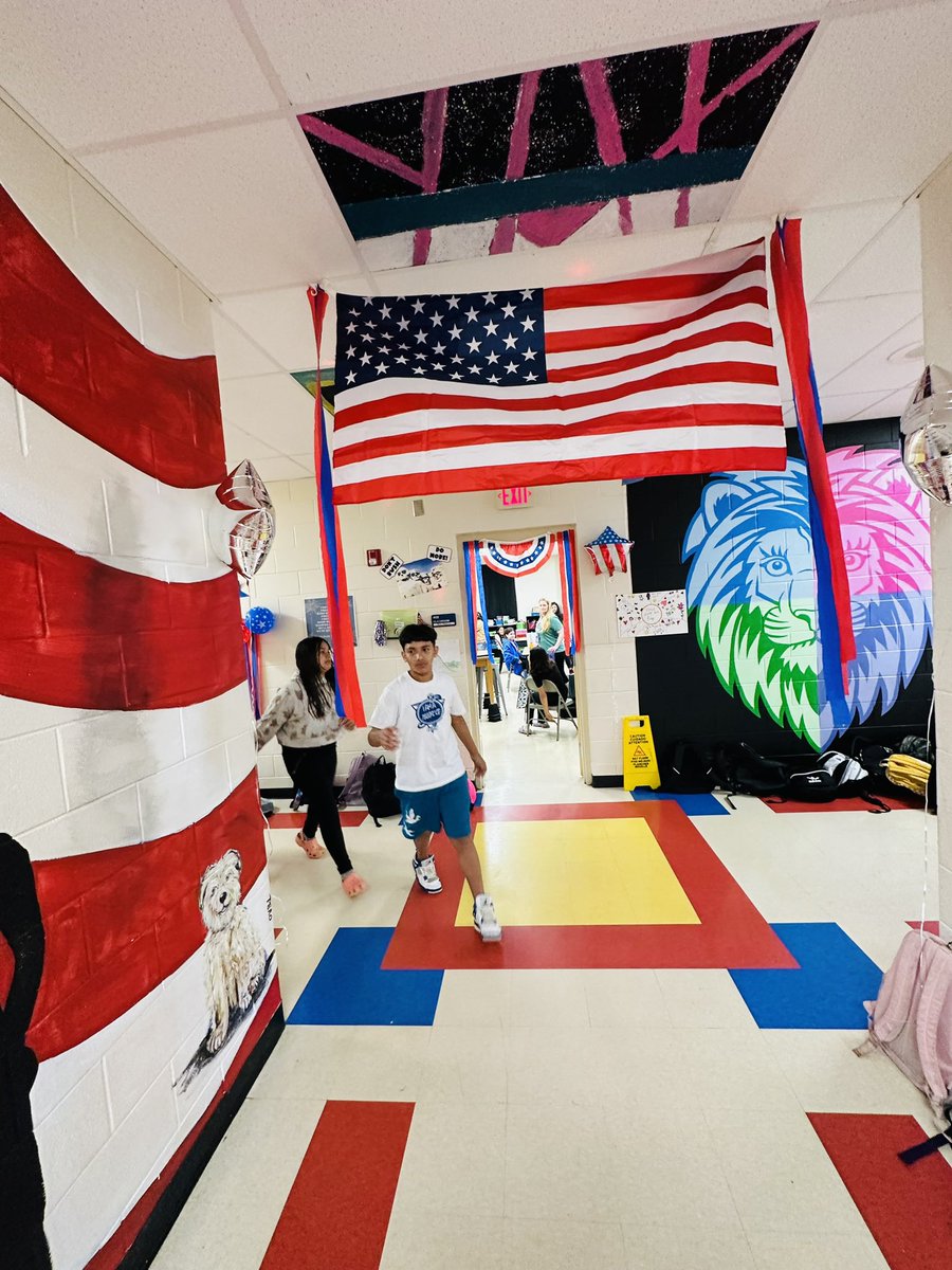 DMQUALLS's tweet photo. ๐บ๐ธ๐ฆ๐บ๐ธ๐ฆ๐บ๐ธ๐ฆ๐บ๐ธ
Our M๐ฆNAVIEW 5th graders decked the halls with all things AMERICANA to keep the energy & momentum flowing during state testing!
#MonaviewMoments #MonaviewOnTheMap #loveSCschools #gcsSTRONG ๐บ๐ธ๐ฆ๐บ๐ธ๐ฆ๐บ๐ธ๐ฆ๐บ๐ธ https://t.co/eBgEEfu5BS