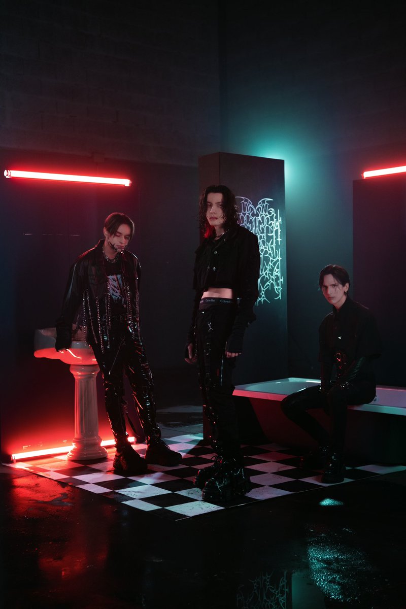 TES PLEURS est sorti il y a 3 jours et vos retours sont incroyables. C’est fou pour nous d’évoluer avec vous et de vous embarquer à travers les styles musicaux qui nous touchent. On a encore plein d’autres surprises et il nous tarde de vous les partager 🖤🩸🔪