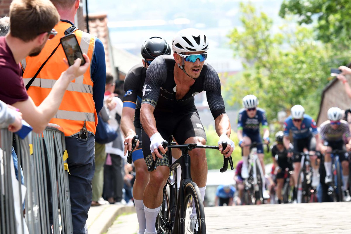 VeloUK's tweet image. Lincoln Grand Prix Men&apos;s race, album number 4! Another 100 plus photos of the riders in action on the cobbles of Lincoln. 
facebook.com/Veloshooter

Good to see Max Stedman and Jim Brown back in action after their team folded. #Michaelgate 

Presented by @CycleDivision #bikeshop