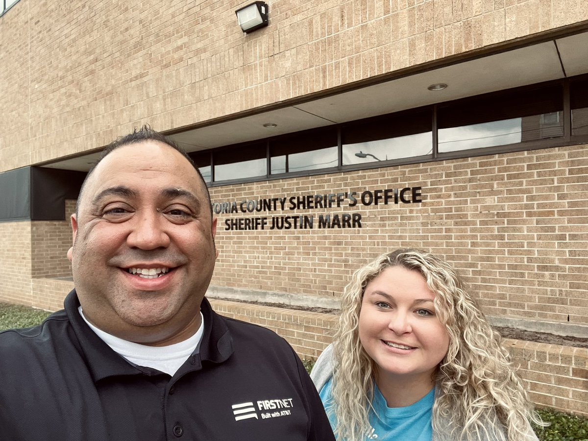 katelynphtx's tweet photo. It’s #PoliceAppreciationWeek! Love our Victoria Police Departments and happy we get to offer them #FirstNet! #lifeatatt #victoriatx https://t.co/7HpGZzxvGf