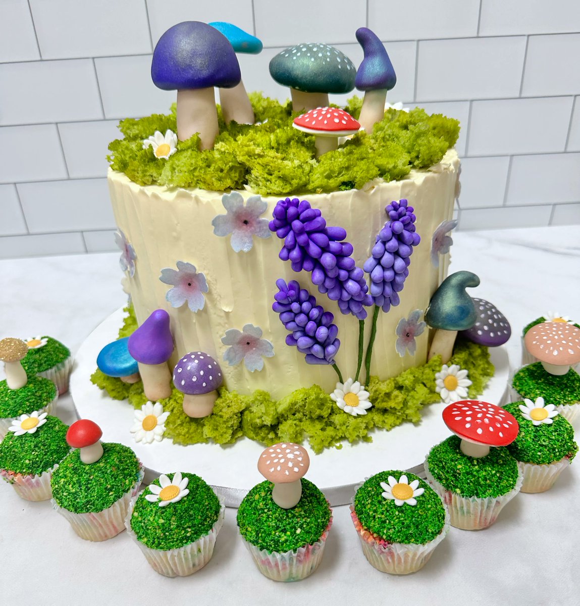 A perfect fairy garden! 🧚‍♀️🍄

#fairycake #kupcakekitchen #wantcake #fairycupcakes #fairycore #fairyparty #cakeart #birthdaycakeideas #birthdayideas #birthdaypartyideas #birthdayinspiration #birthdayideasforkids #designercakes #customcakes #3dcakes #beautifulcakes #amazingcakes