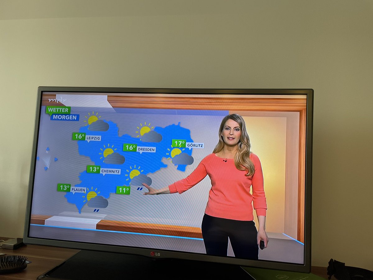 kevindekorte's tweet photo. Watching the weather in Frankfurt and while the forecaster is not bad, she is no @KathySabine9 @9NEWS https://t.co/JsM4nA5jHn