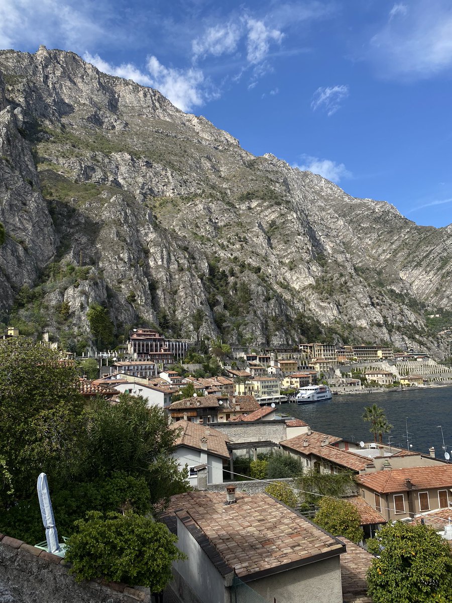 mbuesile's tweet photo. 🇮🇹 sense filtres https://t.co/khGr5Xx5sw