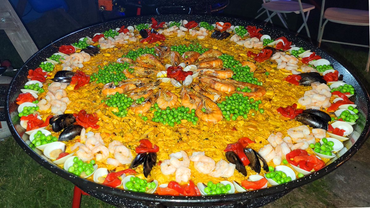Seafood paella and Chicken rice for 40 people #ggpaellas #paellas #chef #cheflife #privatechef #yummy #delicious #instagood #instafood #foodie #eatclean #foodlover #photoofthedays #instafoodie #tasty #cateringservices #healthyfood #foodpics #viral #TikTok #instagram #peasantrice