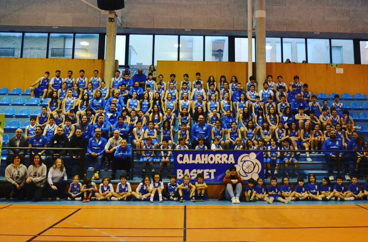 CalahorraBasket's tweet photo. El 15 de mayo se celebra a la familia, de sangre o por elección, esas personas que están cerca de tu corazón, imperfectos, con quienes celebras, lloras y ríes, pero sobre todo te aman infinita e incondicionalmente.
 FELIZ DÍA INTERNACIONAL DE LA FAMILIA.  #calahorrabasket https://t.co/pRwiqhDChb