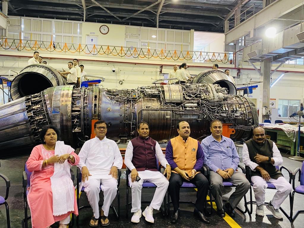 Bibhuti_Bsp's tweet photo. Welcome #KuanwarDanishAli ji the Member of Parliament of #Bsp from #AmrohaConstituency U.P &amp;  Member of #DefenceStandingCommittee to Odisha for your official Visit to #HAL Sunabeda.
The #BspOdisha Unit is proudly  honoured you &amp; your efforts for the Nation. https://t.co/PDc5kqy187