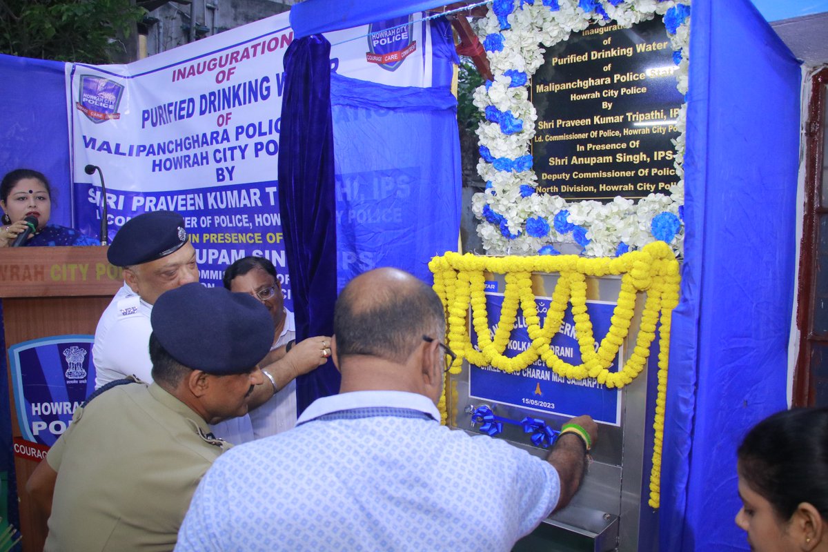 dcpnorthhcp's tweet photo. "Importance of water can't be replaced by any other thing, same for  the humanity ". Keeping this in mind Malipanchghora PS under HPC in collaboration with Alliance Club installed a  cold water purifier for all.  Ld CP, HPC inaugurated this.
#HowrahCityPolice
#ToServeandProtect https://t.co/bRL8ozYElD