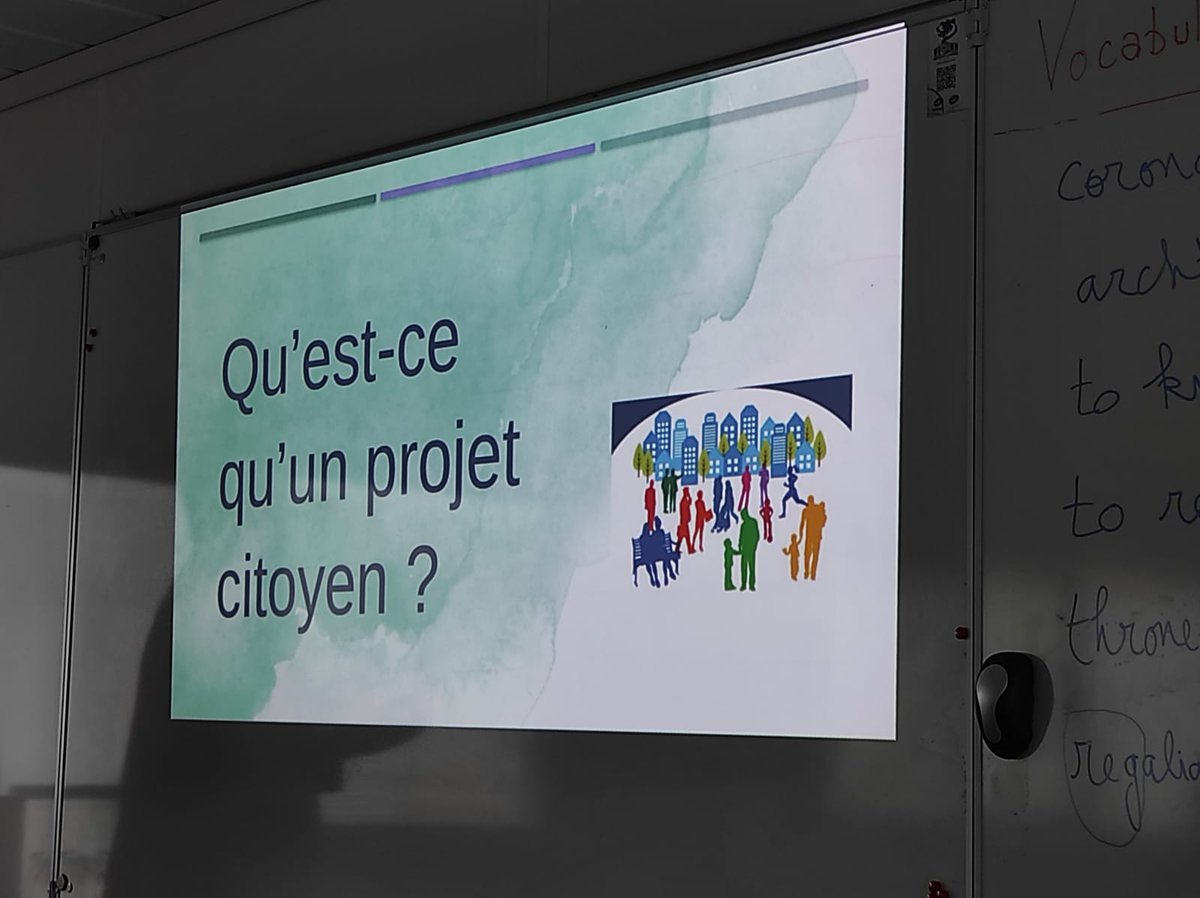 GdnCollege's tweet photo. Nous avons reçu l'association Soulaï Watt. Un collectif de citoyens dont le projet est d'installer des panneaux photovoltaïques dans le territoire de Vitré. 
Ils ont présenté leur action et ont mis au défi les éco délégués du @GdnCollege sur leurs connaissances à ce sujet. https://t.co/nhcFs4oAVi