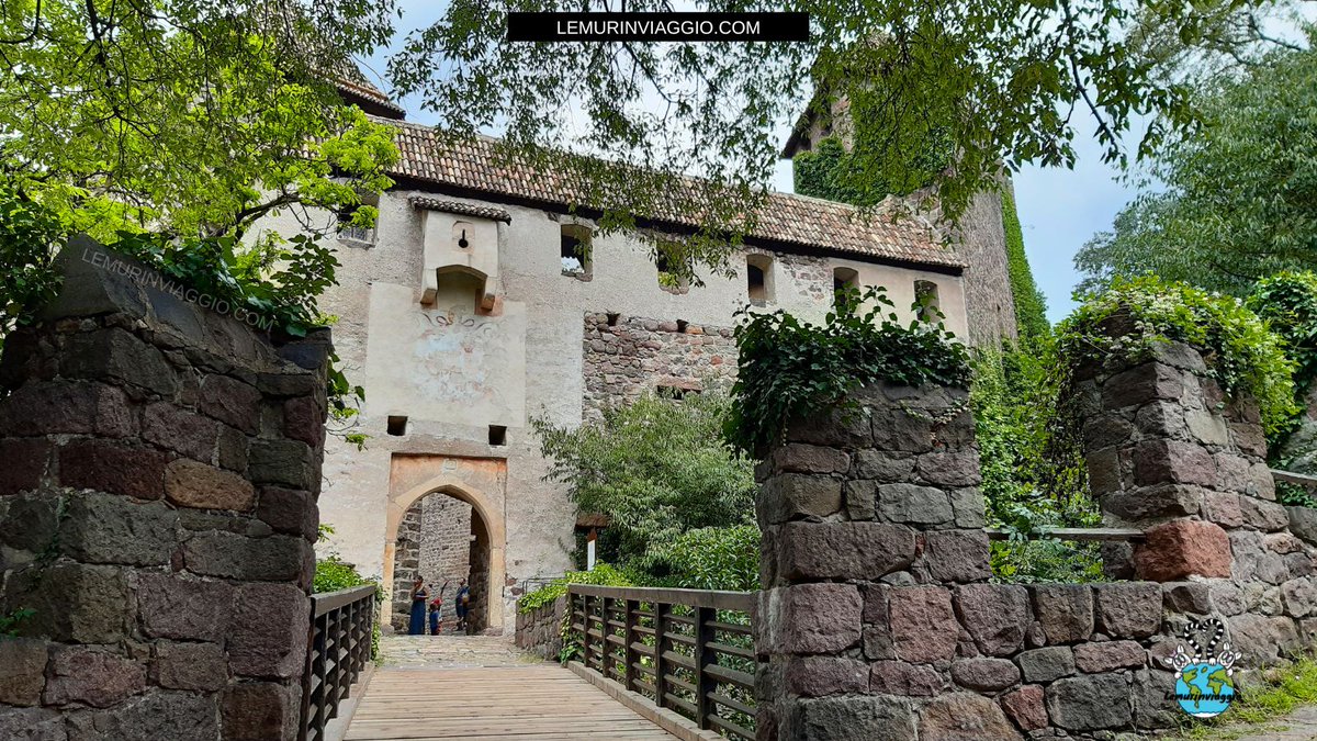 lemurinviaggio's tweet photo. A Castel Roncolo ci siamo imbattuti in un valoroso cavaliere di re Artù praticamente sconosciuto. 
Una delle rarissime testimonianze del suo racconto si trova proprio a #Bolzano ... 

⬇️⬇️⬇️
https://t.co/Hu9jegPCMP

#CastelRoncolo #AltoAdige #ReArtù #Italia https://t.co/FO5UuGcJIb