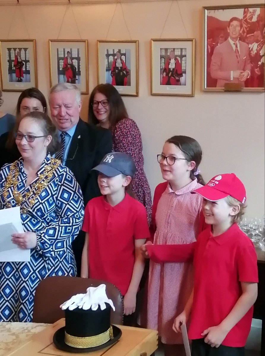 Proud mum &amp; dad night. 
The Wyesham Wombles receive the Monmouth  Mayor's 'Community Award' for their litter picking duties in #Wyesham &amp; #Monmouth 🚮 #litterpicking #WyeValley <a href="/kymin_view/">Kymin View</a> <a href="/MonmouthshireCC/">Monmouthshire / Sir Fynwy</a> <a href="/Mon_Housing/">Monmouthshire Housing Association (MHA)</a>
<a href="/Keep_Wales_Tidy/">Keep Wales Tidy</a>