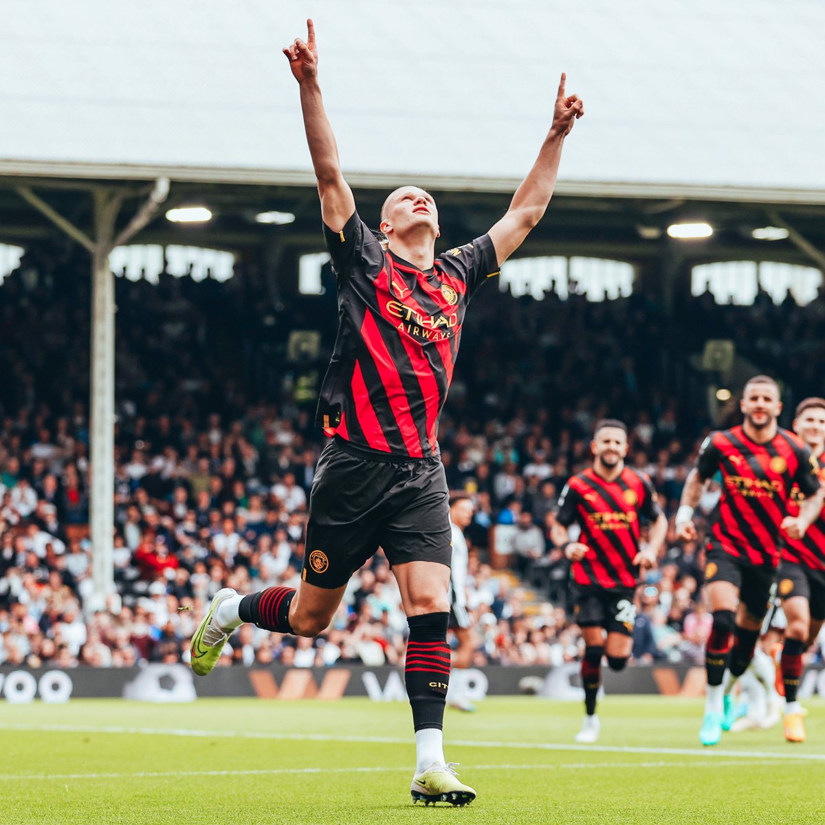 NECESITO QUE DEJEN EN COMENTARIOS LO SIGUIENTE:
📍Foto de su equipo 
📍Foto de sus copas en cvc
📍Den like y rt a esta publicación!
Se viene una serie brutal al canal y empieza HOY MISMO...!
✅Estén atentos a los mensajes privados por si eres uno de los elegidos ⭐