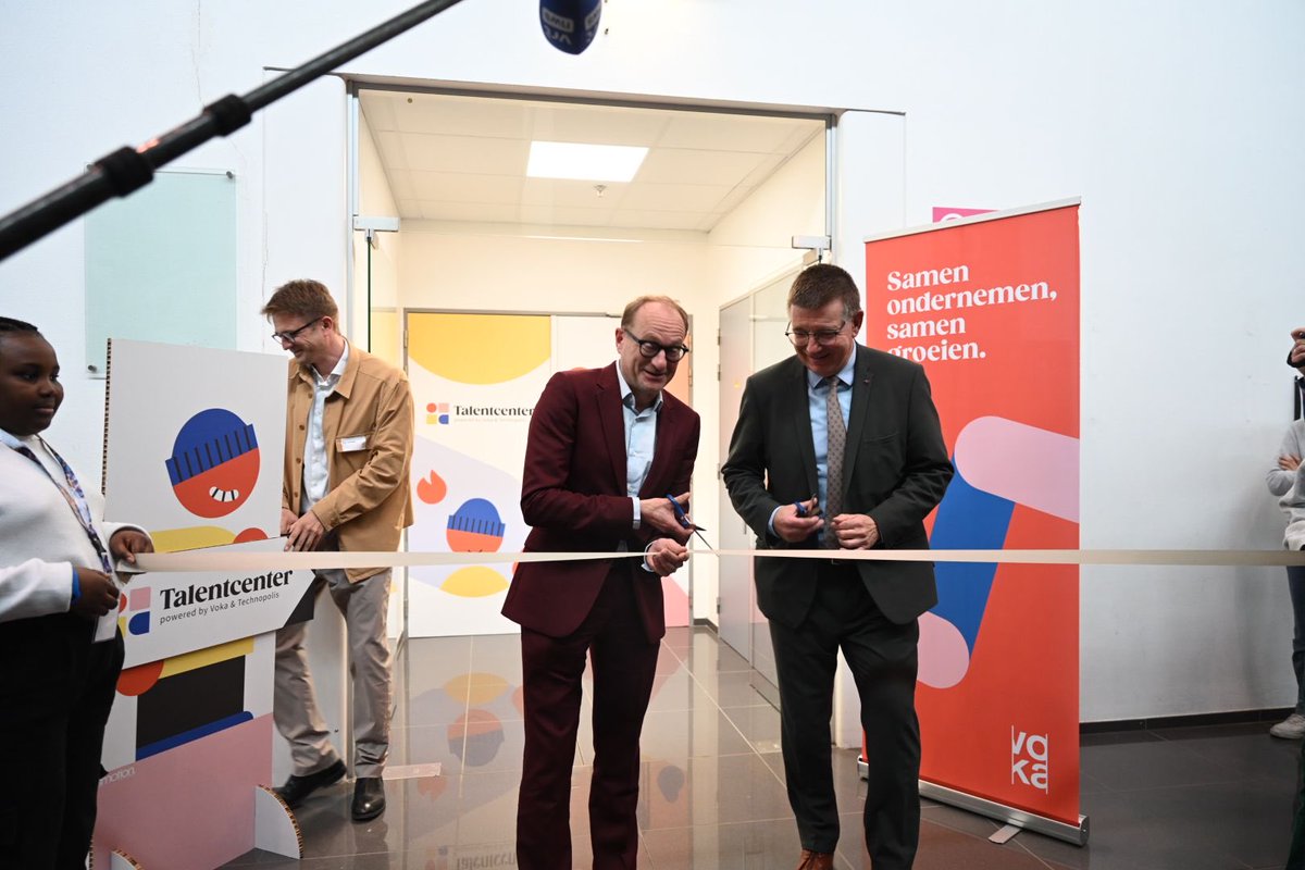 Eerste Talentcenter in Vlaanderen officieel geopend. Leerlingen krijgen er na dagje testen een talentenrapport met studierichtingen die bij hen passen. 

Primeur: ook praktische en behendigheidsproeven in testpakket.

Initiatief van ⁦<a href="/vokavzw/">Voka - Vlaams netwerk van ondernemingen</a>⁩ samen met ⁦<a href="/BenWeyts/">Ben Weyts</a>⁩