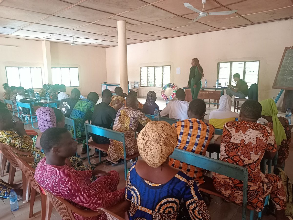 YouthSid's tweet photo. Ce samedi 13 mai 2023, a eu lieu l'atelier de formation en leadership et initiation aux objectifs de développement durable à l'endroit des jeunes leaders, des militants et acteurs de la société civile de la commune d'ifangni.
Les formateurs @LeaderAmour, Nadia OKOUMASSOUN et..⤵️ https://t.co/X4xJuWRTq2