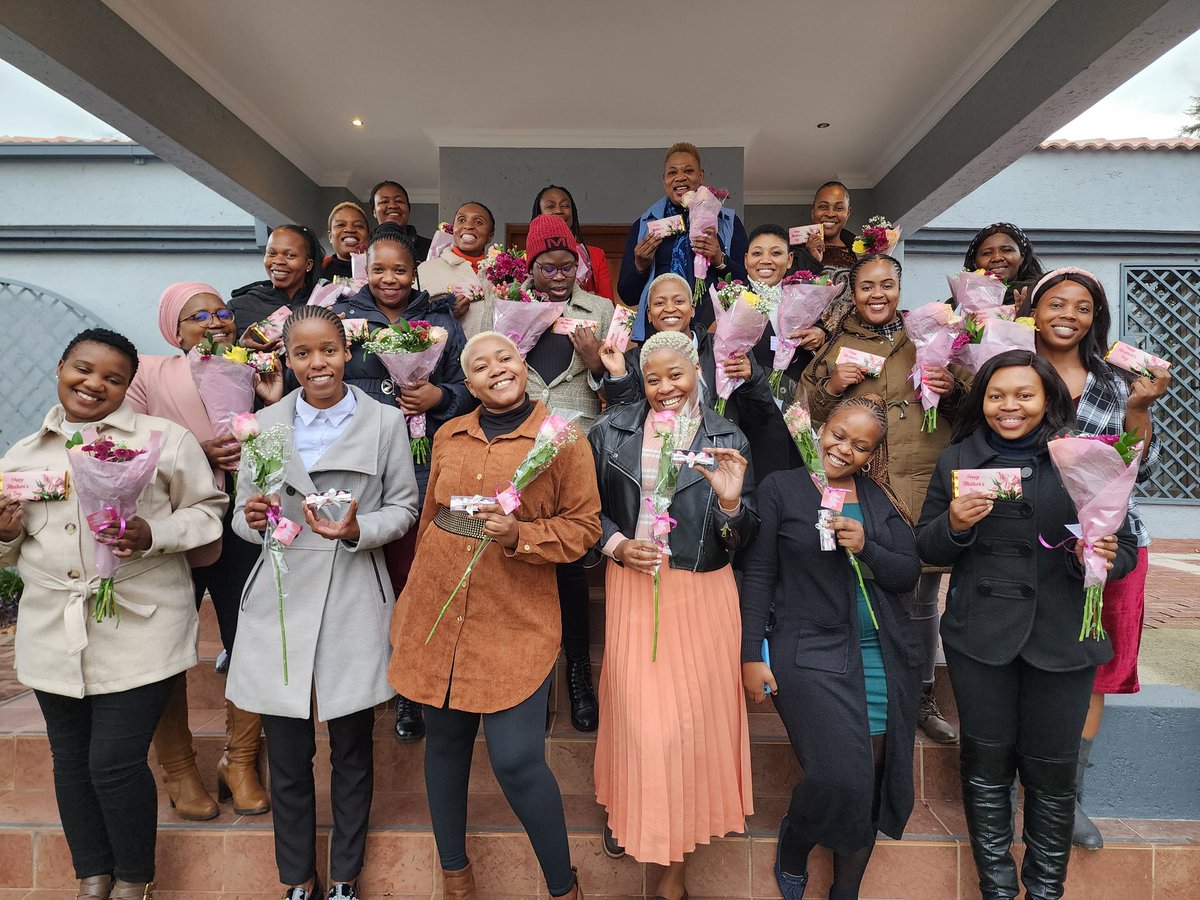 agsa_sa's tweet photo. Today, we celebrated the mothers at the office for yesterdays Mother's Day💐

Of course, we did not forget about the mothers to be! 🌹

#TouchYourFuture https://t.co/oiUT9H5eGN