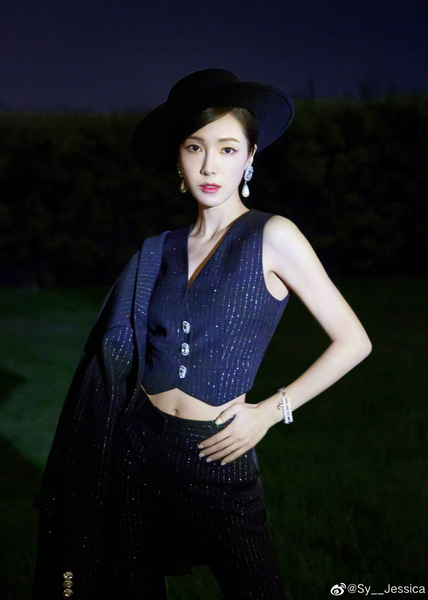 GoldenstarsTH's tweet photo. [ Jessica weibo ] | 05.15.2023

Under the night sky🌌 thinking of my golden stars✨ 晚安啦🌙 
#今日时尚IDEA# 

🔗 https://t.co/PWFPgwVRBR
-
#JessicaJung #Jessica #제시카 #정수연 #Goldenstars #GoldenstarsTH - 1/3 https://t.co/I8feSfpcsX