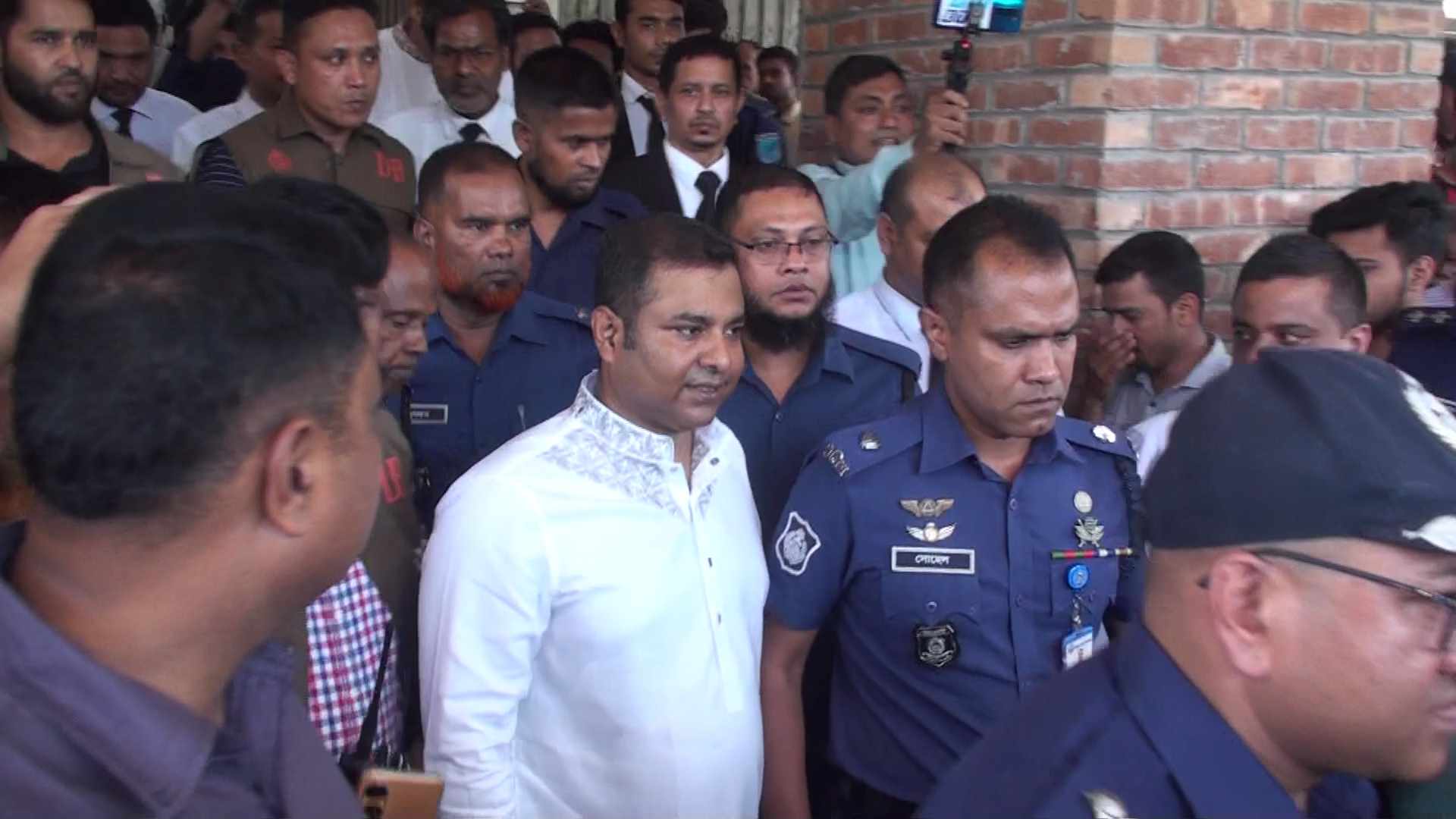 বিএনপি এত টাকা কোথা থেকে পাচ্ছে, প্রশ্ন প্রধানমন্ত্রীর