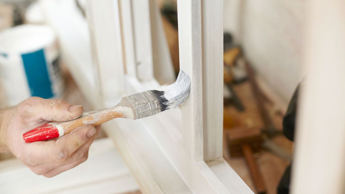 Here’s how the pros get paint off glass and doors. #diyprojects #homeinspiration  cpix.me/a/169593441