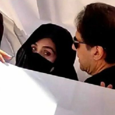 پاکستان کا سب سے طاقتور شخص اپنی بیوی کا محافظ بنا ہوا ہے 🔥♥️
