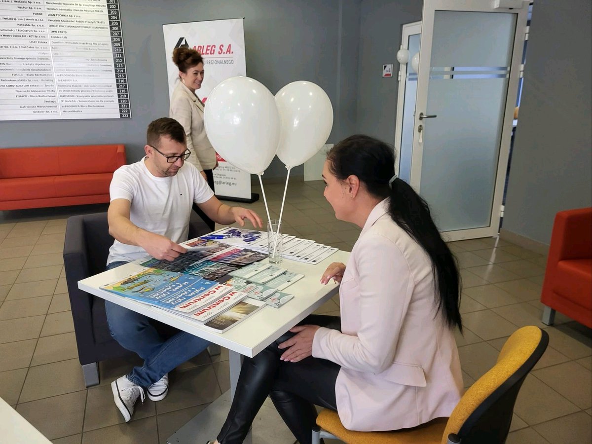 MarcinJednoral's tweet photo. Za nami mocny 💪weekend z #DOFE @MFIPR_GOV_PL
Zaczęło się od warsztatów przedsiębiorczości w @ARR_ARLEG a na
zakończenie @Zamek_Krolewski koncert Baranowskiego i całe "miasteczko" tematyczne z mnóstwem atrakcji. Było i zawodowo i rodzinnie 🙂
Działo się ⤵️ https://t.co/RfHkZYNjhg