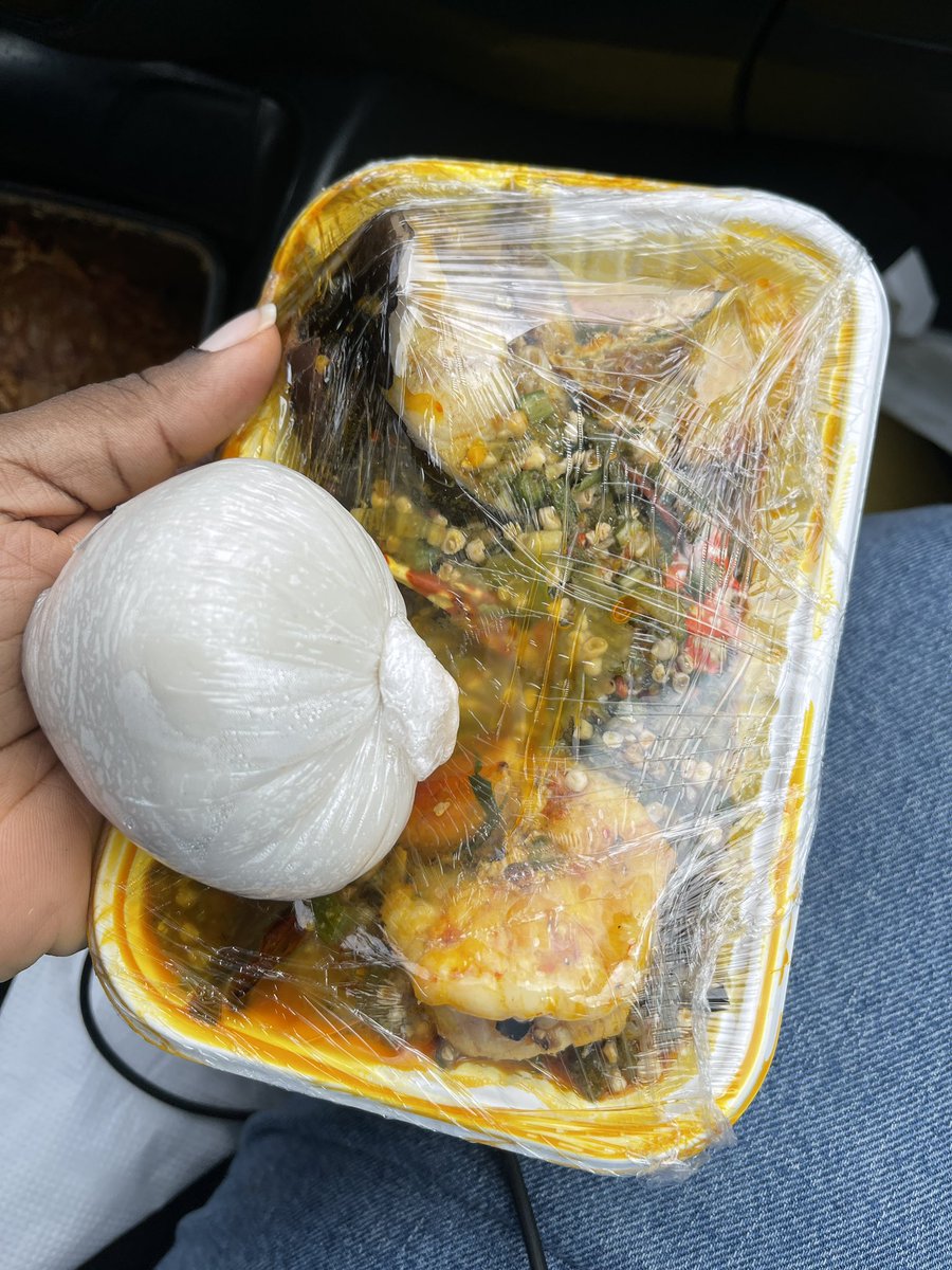 Sisi_Yemmie's tweet photo. Guys! I went to visit Hilda and she gave me food! Omo! This babe! #Hildabacicookathon #100hrs #Hildabaci https://t.co/BJ2Awn5s4E