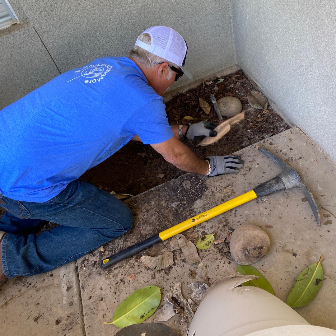 NetafimUSA's tweet image. So proud of our employees, they've done it again!
As part of our #UsingLessDoingMore movement this year, they volunteered at the Ronald McDonald House and beautified their gardens last weekend! #ChooseToReuse #EarthDay @RMHCCenValley