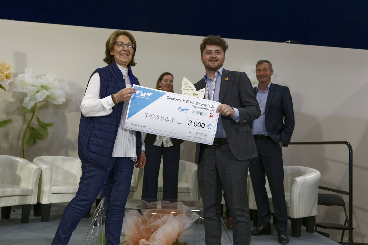 IMT_NordEurope's tweet photo. En cette fin de semaine, c’était le salon #EVERMonaco avec le Concours #METHAEurope organisé en partenariat avec @EVER et les écoles du groupe @IMTFrance.
Nous félicitons @izaac_actions, startup qui est passée par notre incubateur technologique, lauréate du prix démarrage. 👏👏 https://t.co/dRb7cdZV8Q