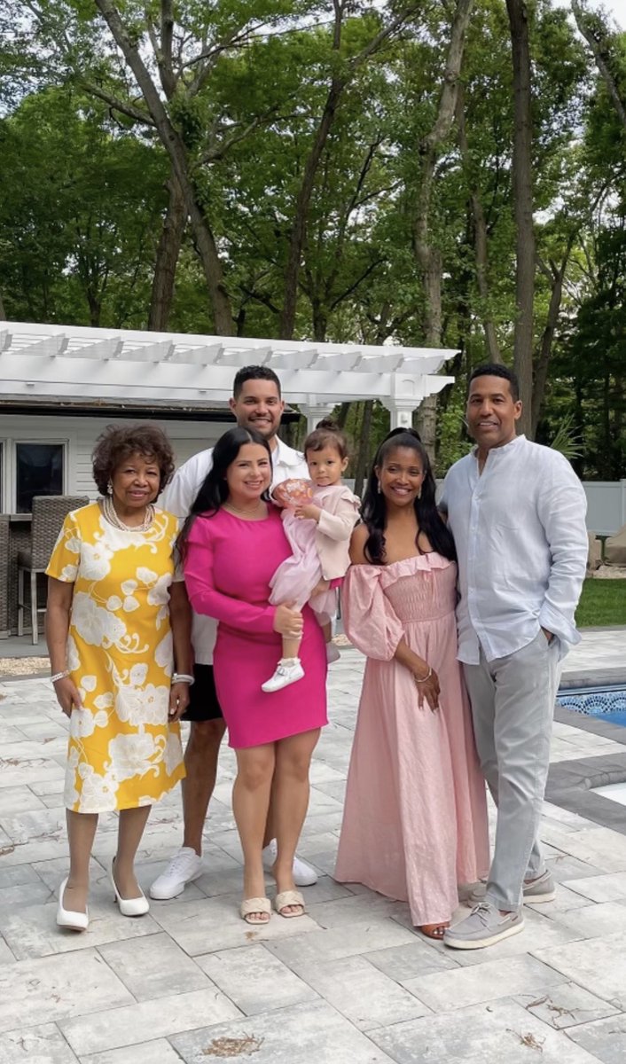 JoeyJacksonEsq's tweet photo. Happy Monday Everybody!!! Hope all you Mothers were spoiled & treated like the AMAZING Women You Are ❤️😊🥳 Have a WONDERFUL Week 😊😎🤗
#StayFABULOUS
#GreatWeekALL
#ThankUMoms https://t.co/w3DFEl7DBN