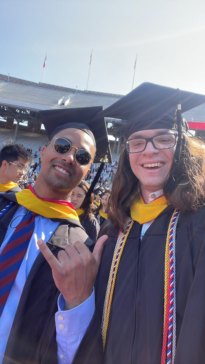 jake_roo3's tweet photo. IPMDIABOD!!!! #penngrad https://t.co/tHv53xXaq4
