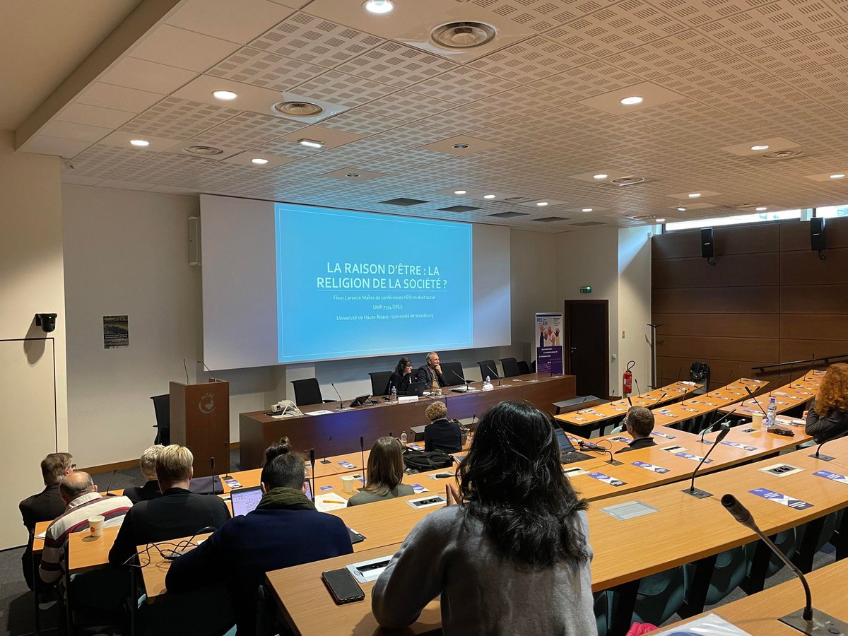 [Colloque transfrontalier] 💬
  
Retour en images 📷sur le colloque ''La diversité religieuse dans l'entreprise: Regards croisés sur un singulier pluriel'' qui s'est tenu les 10-11  mai 2023 à l'Université de Strasbourg et a été organisé dans le cadre du projet @RELIEN🇪🇺.