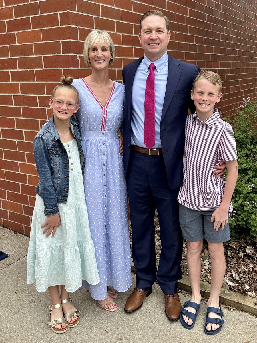 bettsgregory's tweet photo. @ACGChargers It was an honor to be your guest speaker yesterday. What an amazing group of graduates/accomplishments! Best wishes on your journey Class of 2023.Don’t forget where you came from/the people who helped you succeed (family)/your identity/&amp;being Adaptive. https://t.co/owse82pbx7