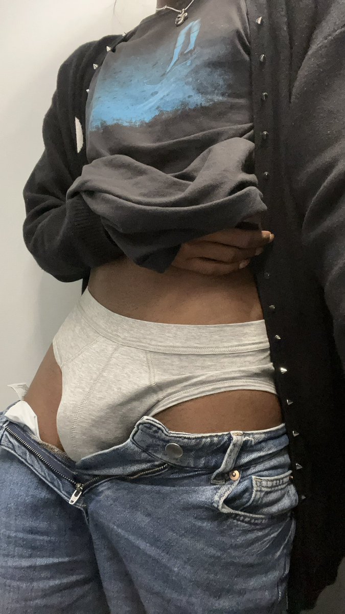 Vannialll's tweet photo. my waist is so slutty jesus christ https://t.co/fxl33dwYbB