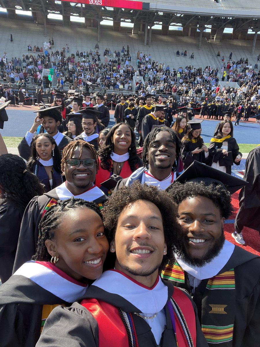 calebjohnson77's tweet photo. #PennGrad #ItsAParadeInsideMyCity https://t.co/0fQiZLMINf