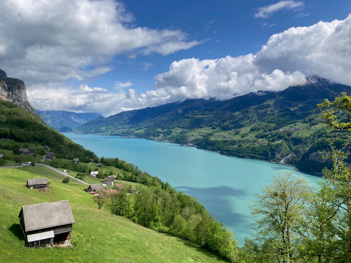 meteoschweiz's tweet image. Heute wechselhaftes #Wetter: In einer längeren sonnigen Phase konnte M. Kägi diesen prächtigen Ausblick auf den #Walensee geniessen.