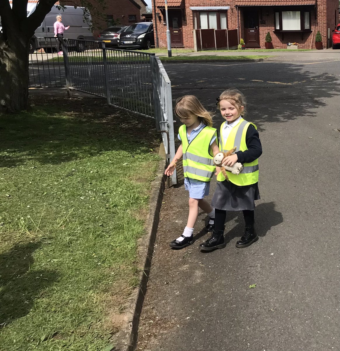 BranstonInfant1's tweet image. And we are off! Our 10 Miles in 10 Days challenge has begun! We are taking part in this challenge alongside our #LAAT family of schools. Thank you to families who joined us today. #LoveAsActionTogether #10YearsOfSuccess #TheBestWeCanBe 💙