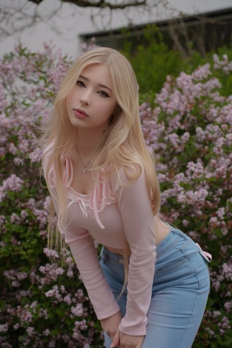1 pic. Todays outfit ? https://t.co/vXfo0Jhmfu