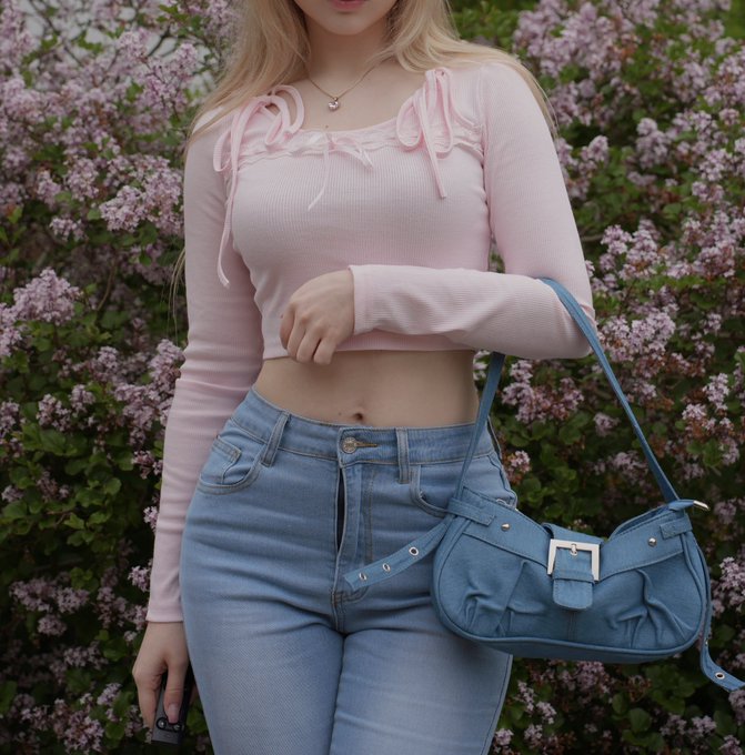 4 pic. Todays outfit ? https://t.co/vXfo0Jhmfu