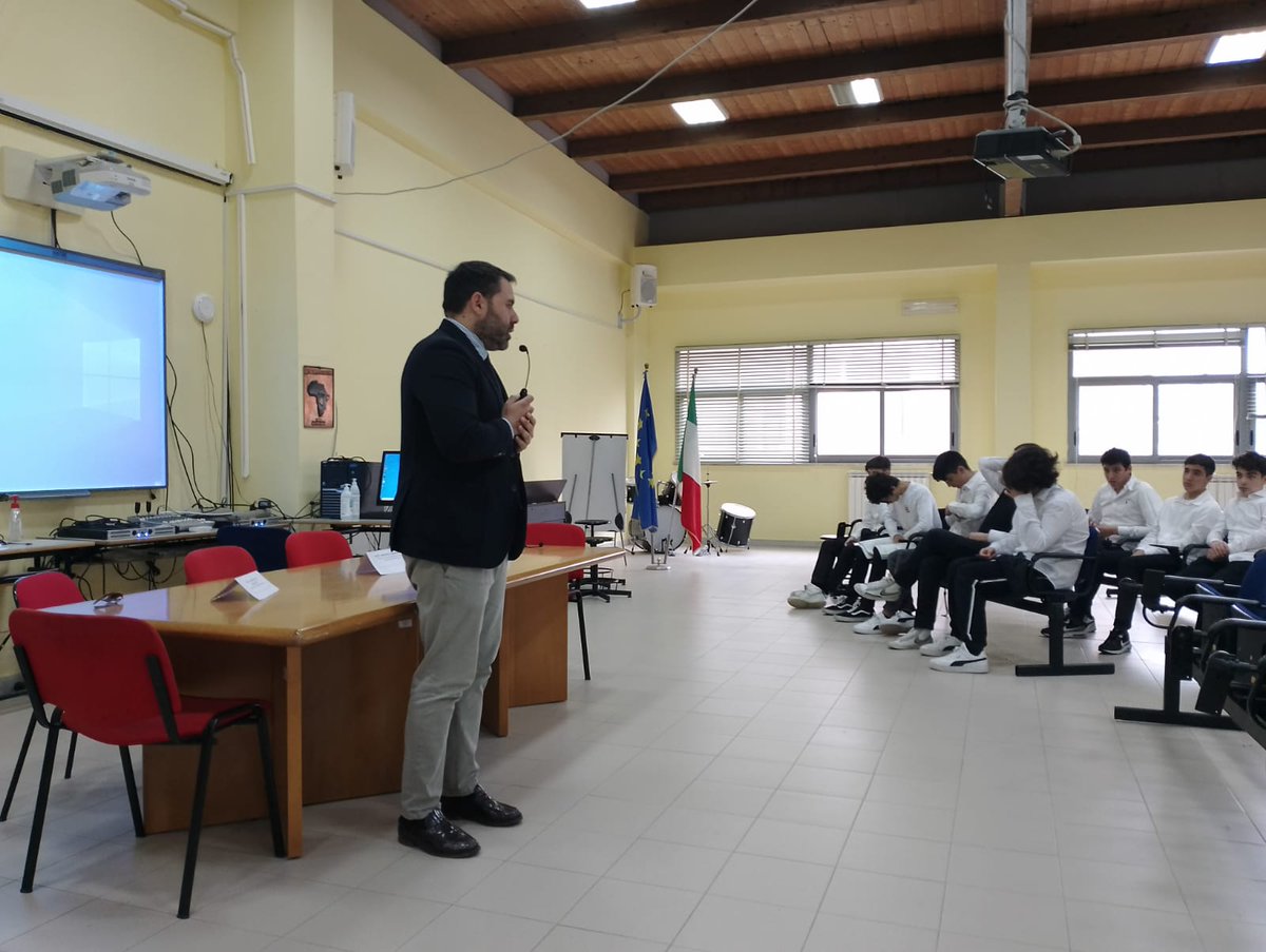 EuropeDirectNA's tweet photo. Incontro finale progetto @ascuoladioc team @vox_musei , ISIS R. L. Montalcini di Quarto, NA.
Il team monitorato un finanziamento riguardante il @MANNapoli , con realizzazione di opere di natura strutturale e valorizzazione degli spazi espositivi" 🏛🎬 💪
 #ASOC2223 https://t.co/KiFq5PlZVS