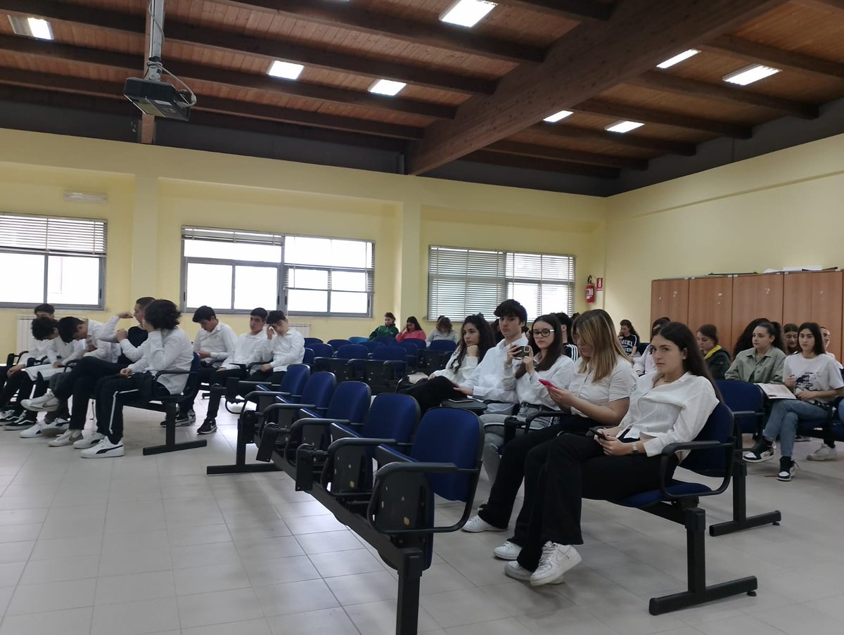 EuropeDirectNA's tweet photo. Incontro finale progetto @ascuoladioc team @vox_musei , ISIS R. L. Montalcini di Quarto, NA.
Il team monitorato un finanziamento riguardante il @MANNapoli , con realizzazione di opere di natura strutturale e valorizzazione degli spazi espositivi" 🏛🎬 💪
 #ASOC2223 https://t.co/KiFq5PlZVS