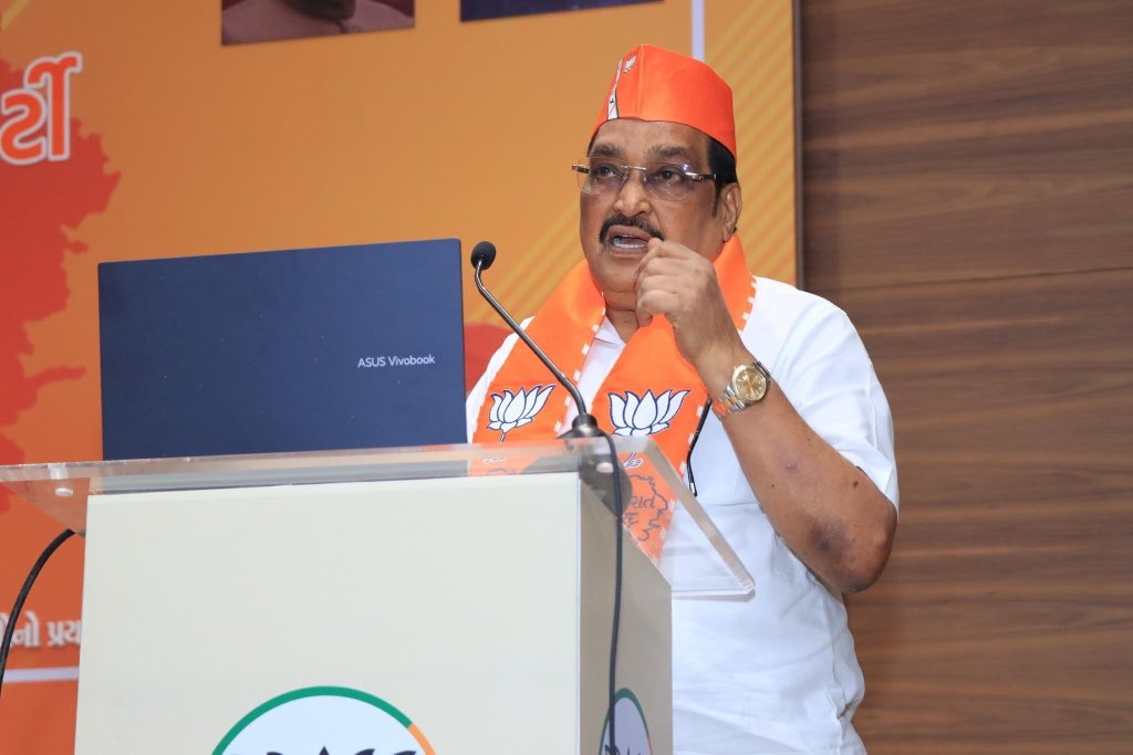 CRPaatil's tweet photo. પ્રદેશ કાર્યાલય 'શ્રી કમલમ્' ખાતે યોજાયેલી સુરેન્દ્રનગર જિલ્લાની કારોબારી બેઠકમાં હાજરી આપી કાર્યકર્તાશ્રીઓને માર્ગદર્શન આપ્યું. 

પ્રદેશ સંગઠન મહામંત્રી શ્રી રત્નાકરજીની વિશેષ ઉપસ્થિતિમાં યોજાયેલી આ બેઠકમાં પ્રદેશ મહામંત્રી શ્રી વિનોદભાઈ ચાવડા, શ્રી પ્રદીપસિંહ વાઘેલા, જિલ્લા પ્રમુખ શ્રી હિતેન્દ્રસિંહ ચૌહાણ સહિત જિલ્લાના હોદ્દેદારો અને ધારાસભ્યશ્રીઓ ઉપસ્થિત રહ્યાં.