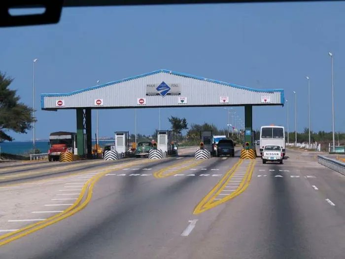 #Radio26 Trabajos de mantenimiento se ejecutan en las vías de Varadero con el fin de mejorar la seguridad y minimizar daños en caso de accidente.
✍️📸 @RoberCubaAcn
buff.ly/3O4qT5D