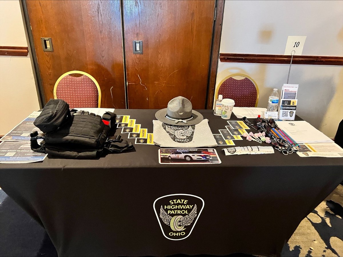 OSHP_NEOhio's tweet photo. Thank you to everyone who came to see us at the @SecretService Cleveland First Responder Career Fair on Saturday. @OSHP Tpr. Hiram Morales and Tpr. Diep Pham were excited to shake hands, answer questions &amp; take applications from men &amp; women who want to #JoinOSHP. https://t.co/EQ3nNtqhnZ