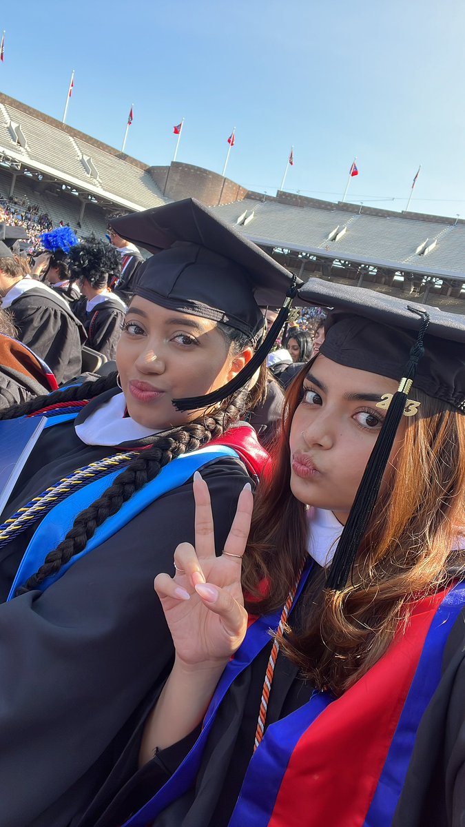 Samira_xc's tweet photo. #penngrad HI FAMILY AND FRIENDS https://t.co/cRAx4UbOv5