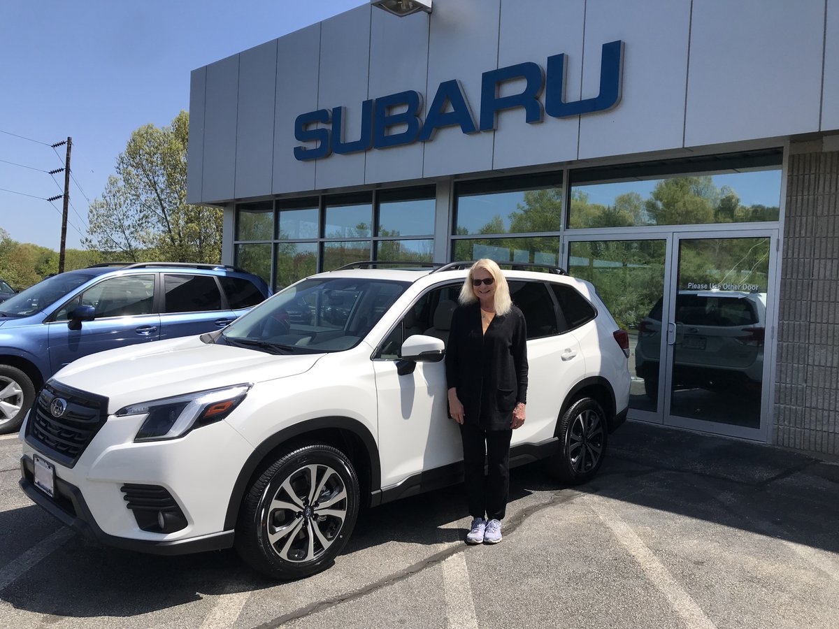 Congratulations to Nancy who picked up her new #SubaruForester from sales consultant Carrille Dionne over the weekend! #LONGSubaruDriver