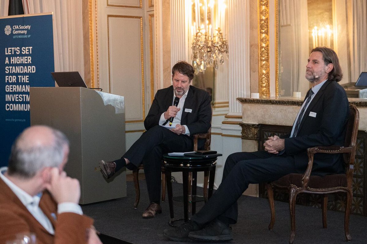 IPConcept's tweet photo. Wie gelingt die Energiewende? Unter diesem Motto fand letzte Woche das 14. Münchner Forecast Dinner der CFA Society Germany statt. Wir waren, wie auch in den letzten Jahren, zusammen mit der @dzprivatbank mit einem Tisch vertreten und durften viele anregende Gespräche führen. https://t.co/ZiTthsWAWf